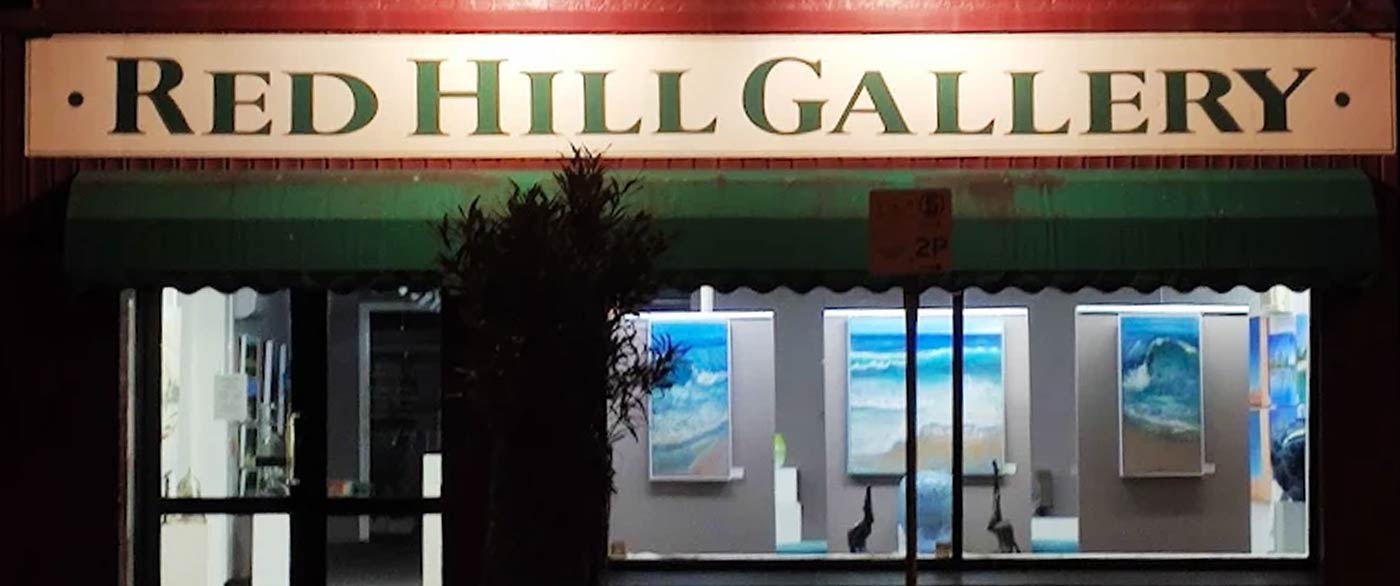 Glenda Borchard is represented by Red Hill Gallery in Brisbane